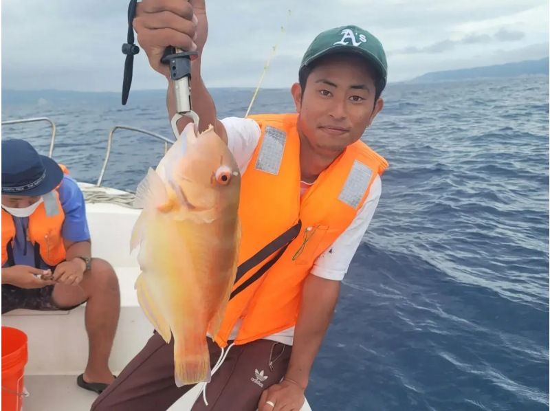 Chartered boat fishing inshore (4-hour course) [Onna Village/Nago City] Private charter for friends and family! Gurkun five-item fishingの紹介画像
