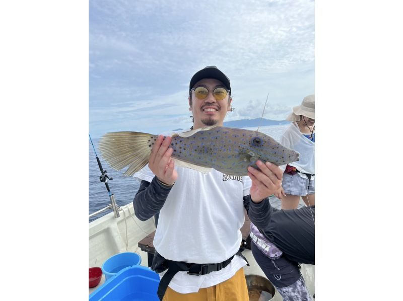 Chartered boat fishing inshore (4-hour course) [Onna Village/Nago City] Private charter for friends and family! Gurkun five-item fishingの紹介画像