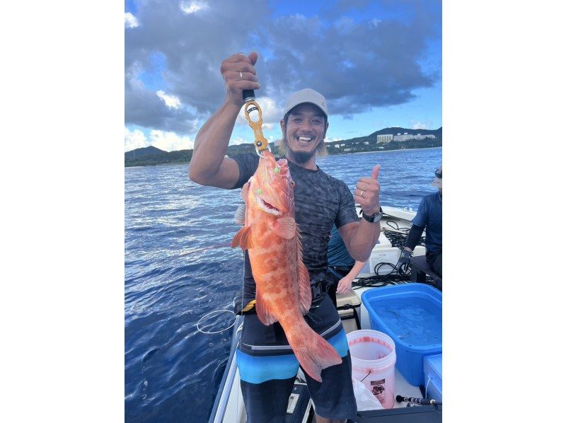 Chartered boat fishing inshore (4-hour course) [Onna Village/Nago City] Private charter for friends and family! Gurkun five-item fishingの紹介画像