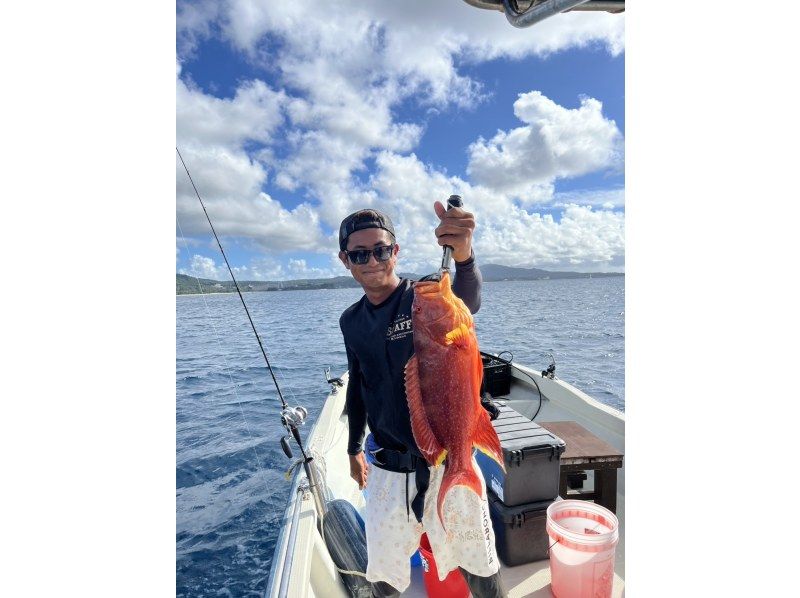 Chartered boat fishing inshore (4-hour course) [Onna Village/Nago City] Private charter for friends and family! Gurkun five-item fishingの紹介画像