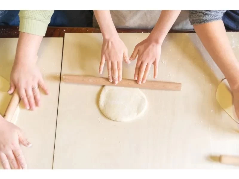 [Yamanashi, Kofu] Hoto making experience ~ Takana Sensei's local cooking experience class <Fujiya> Can accommodate up to 40 people! Beginners and children are welcome, recommended for familiesの紹介画像