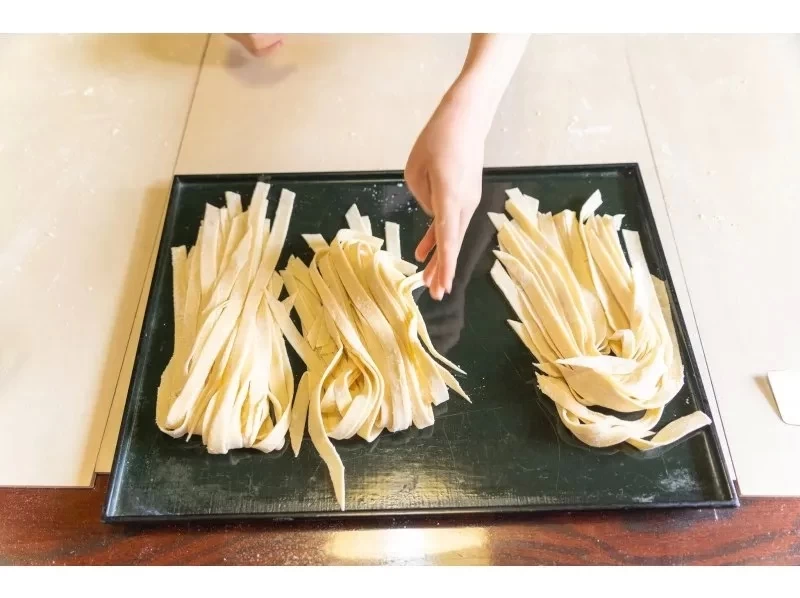 【山梨・甲府】ほうとう作り体験〜高菜先生の郷土料理体験教室〈富士家〉最大40名様まで対応可能！初心者＆お子様大歓迎・ファミリーにおすすめの紹介画像