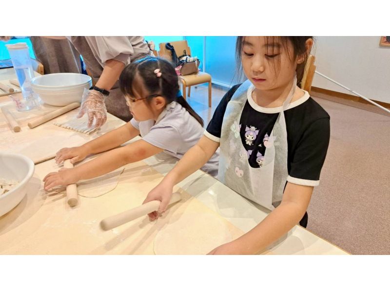 【山梨・甲府】ほうとう作り体験〜高菜先生の郷土料理体験教室〈富士家〉最大40名様まで対応可能！初心者＆お子様大歓迎・ファミリーにおすすめの紹介画像