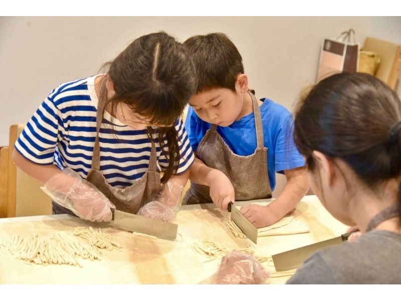 [Yamanashi, Kofu] Hoto making experience ~ Takana Sensei's local cooking experience class <Fujiya> Can accommodate up to 40 people! Beginners and children are welcome, recommended for familiesの紹介画像
