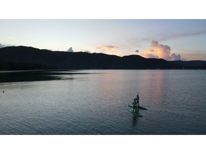 奄美大島【当日予約可能】サンセットSUP（90分）※ドローン空撮等写真の無料プレゼントあり※お1人様もお任せ下さい☆の紹介画像