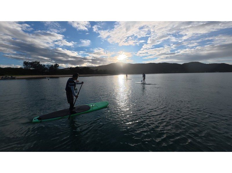 奄美大島【当日予約可能】サンセットSUP（90分）※ドローン空撮等写真の無料プレゼントあり※お1人様もお任せ下さい☆の紹介画像