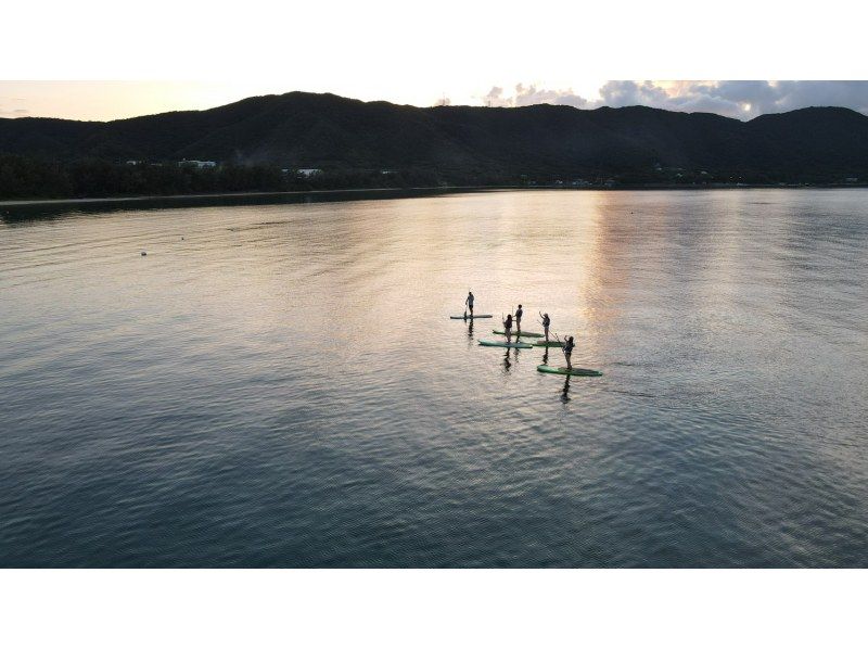 奄美大島【当日予約可能】サンセットSUP（90分）※ドローン空撮等写真の無料プレゼントあり※お1人様もお任せ下さい☆の紹介画像