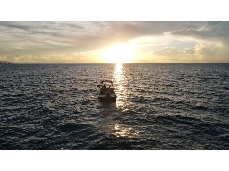 奄美大島【お得なセットプラン】ボートツアー(シュノーケル付)＆サンセットクルーズ（150分）★口コミ投稿で撮影データの無料プレゼントあり★の紹介画像