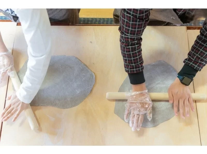 [Yamanashi, Kofu] Oshino Hakkai Soba Experience ~ Takana Sensei's Local Cooking Experience Class <Fujiya> Can accommodate up to 40 people! Beginners and children are welcome. Recommended for families.の紹介画像