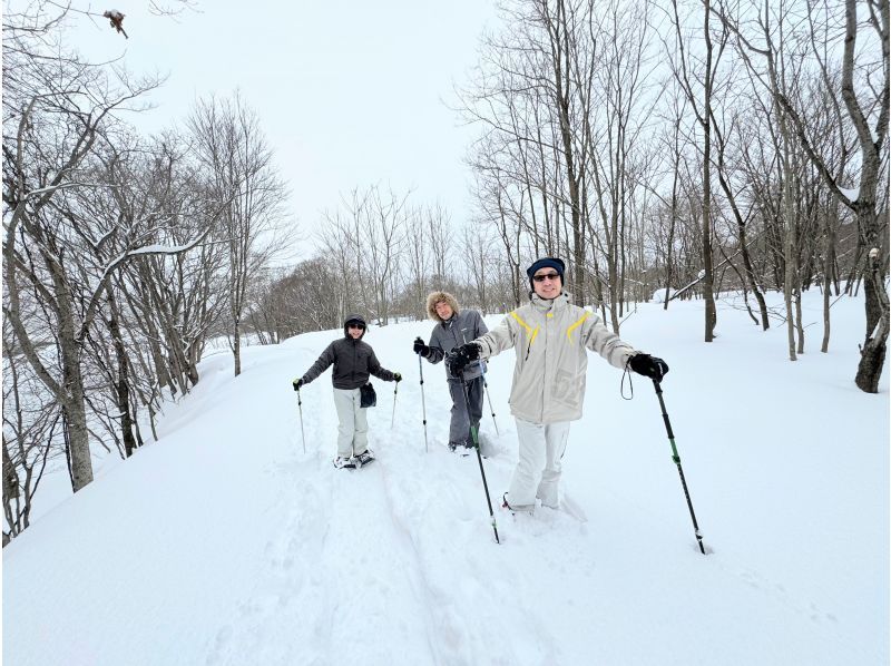 [Hokkaido, Yoichi, Snowshoeing] A spectacular winter course with ocean views. A winter activity to enjoy the Shakotan Blue and deep snow forests! Pick-up service available from JR Yoichi Station!の紹介画像