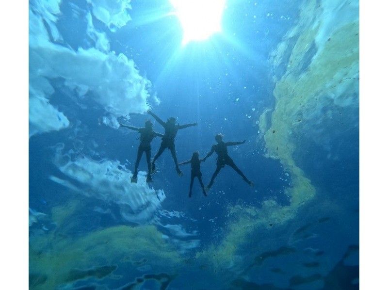 【石垣島】幻の島&ウミガメシュノーケルツアー☆遭遇率99%少人数制で手厚くサポート0歳〜85歳OK（当日予約・送迎・写真や動画プレゼント)の紹介画像