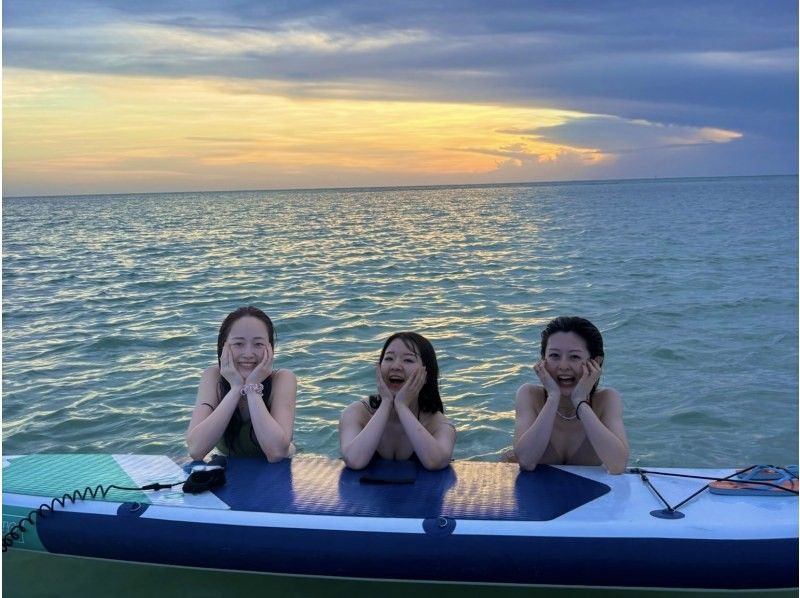 Limited to one group per day! Sunset SUP tour to Uni Beachの紹介画像