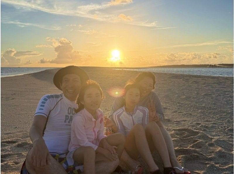 Limited to one group per day! Sunset SUP tour to Uni Beachの紹介画像