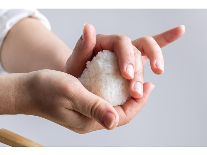 [โตเกียว กินซ่า] สัมผัสประสบการณ์ "ทำโอนิกิริ" ~ เวิร์คช็อปแห่งเดียวที่คุณจะได้สัมผัสประสบการณ์ทำโอนิกิริจากทั่วญี่ปุ่น!の紹介画像