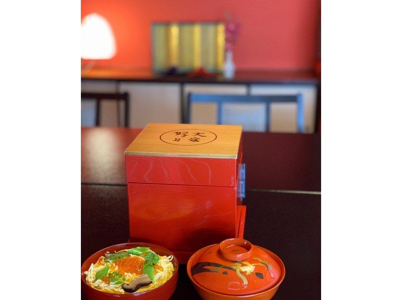 [นีงาตะ คาโม] เพิ่มความสดใสให้กับงานสังสรรค์ของคุณด้วย "โอโมเทนาชิจู" (กล่องต้อนรับ) สีสันสดใสของ Yama Cafe ที่ทำจากรสชาติตามฤดูกาลの紹介画像