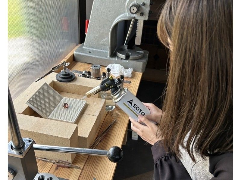 [Nagano/Hakuba] Experience making your own one-of-a-kind coin ring with the spectacular view of the Northern Alps.の紹介画像