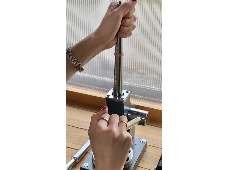 [Nagano/Hakuba] Experience making your own one-of-a-kind coin ring with the spectacular view of the Northern Alps.の紹介画像