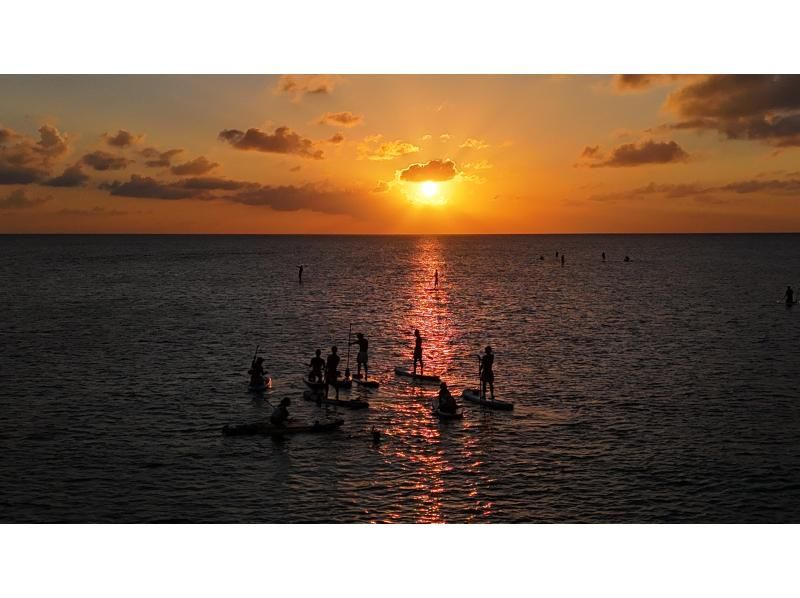 [Miyakojima Sunset SUP] Experience the magic of the sunset on the ocean! Free photo data! Drone photography allowed / Participants from age 3!の紹介画像