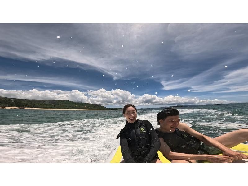 【오키나와현·모토부쵸】투명한 바다에서 빛나 확정! 최고의 추억 만들기! 클리어 삿뿌&마린스포츠 3종으로 텐션부치 아게!の紹介画像