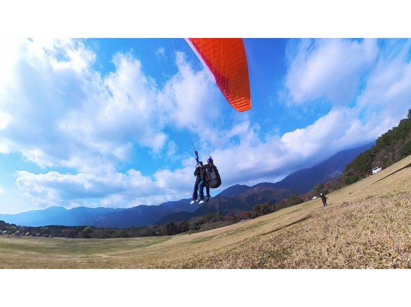 【静岡・朝霧高原・パラグライダータンデム】飛ぶだけじゃない。学びと気づきの空の旅の紹介画像