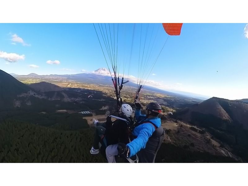 【静岡・朝霧高原・パラグライダータンデム】「モニターキャンペーン」富士山ビュー 初心者タンデムフライト（1時間／マンツーマン）の紹介画像