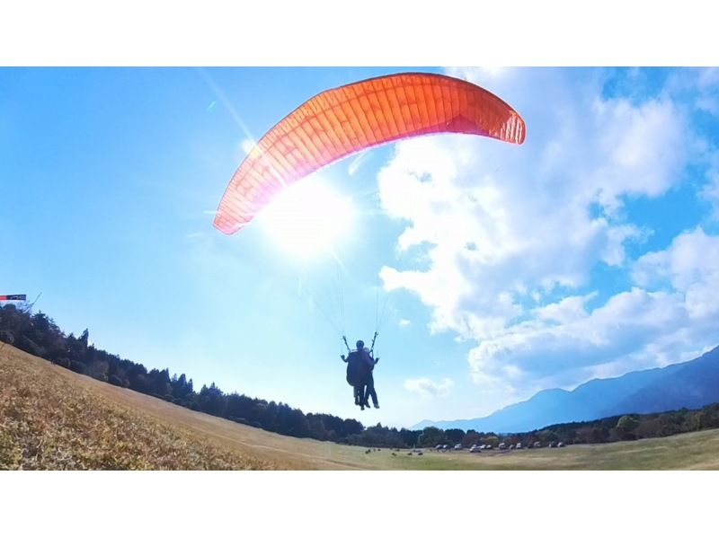【静岡・朝霧高原・パラグライダー】タンデムフライト体験 初心者OKの紹介画像