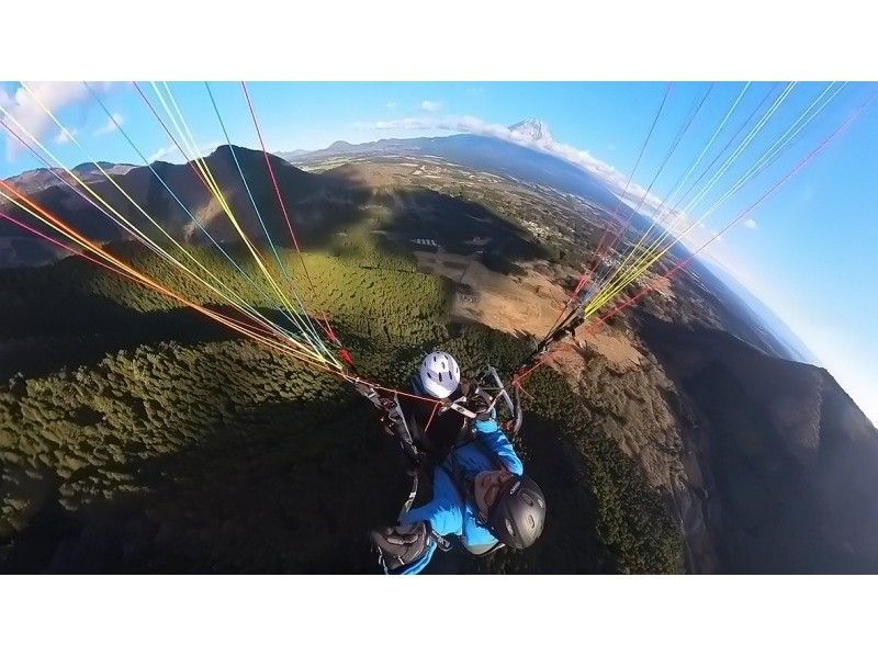 【静岡・朝霧高原・パラグライダー】タンデムフライト体験 初心者OKの紹介画像