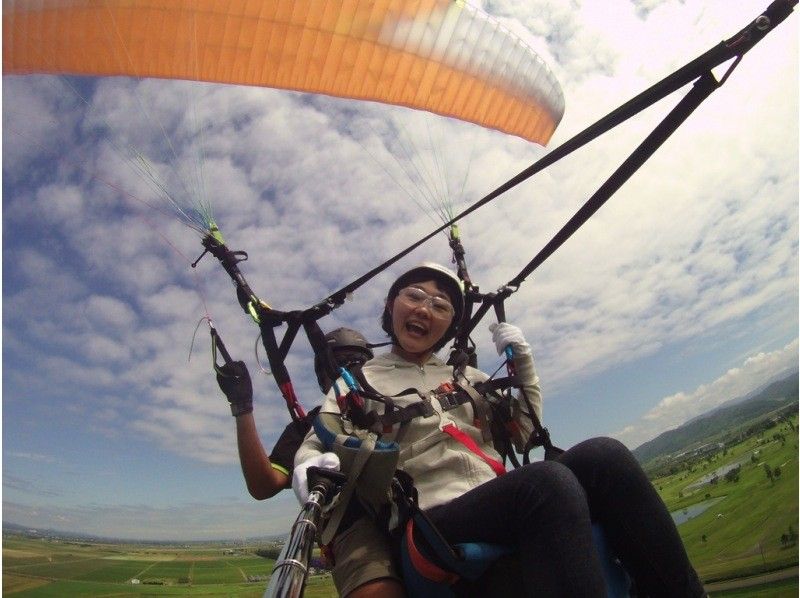 【静岡・朝霧高原・パラグライダー】タンデムフライト体験 初心者OKの紹介画像