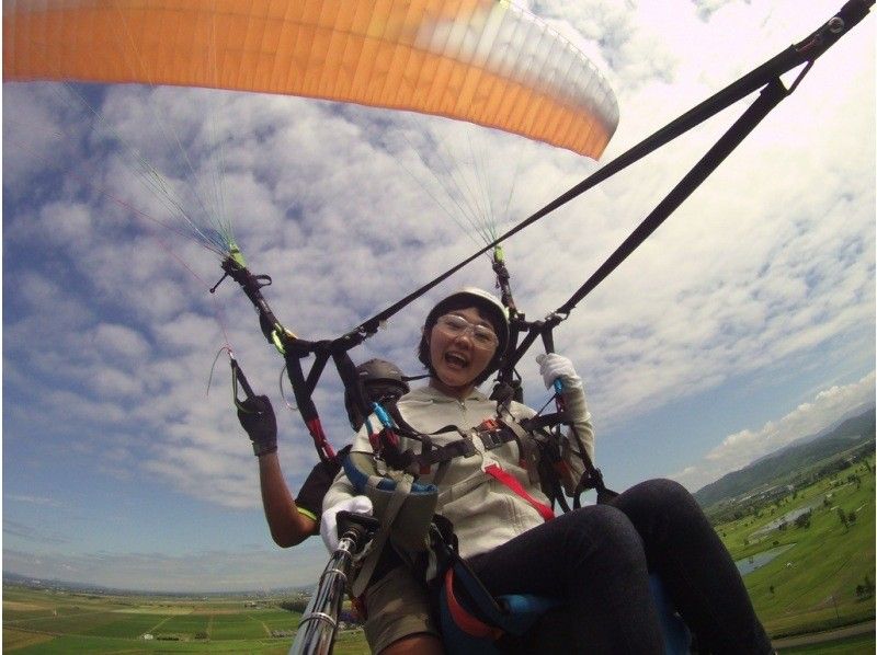 【静岡・朝霧高原・パラグライダー】タンデムフライト体験 初心者OKの紹介画像