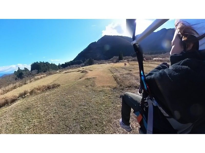 【静岡・朝霧高原・パラグライダー】タンデムフライト体験 初心者OKの紹介画像