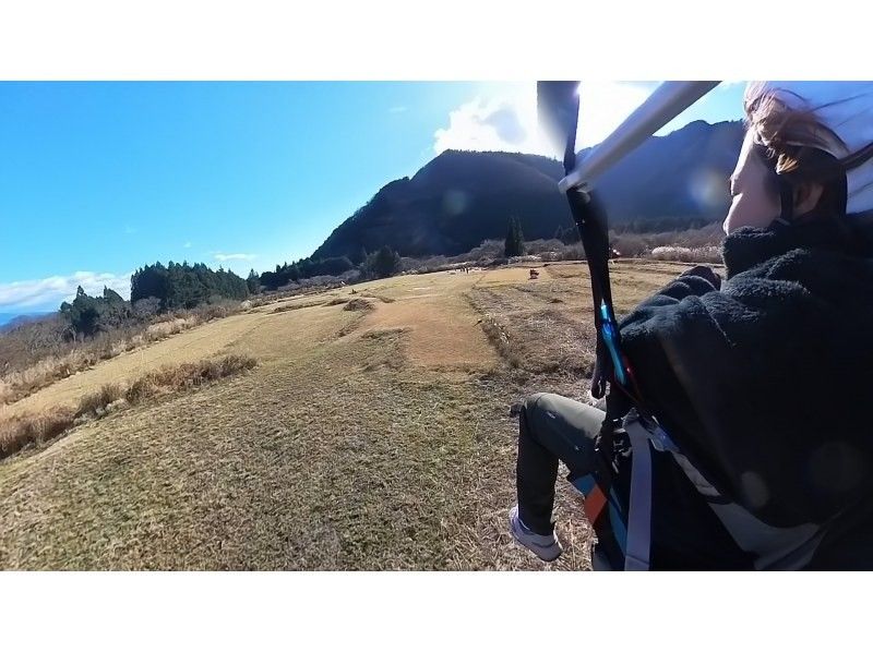 【静岡・朝霧高原・パラグライダー】タンデムフライト体験 初心者OKの紹介画像