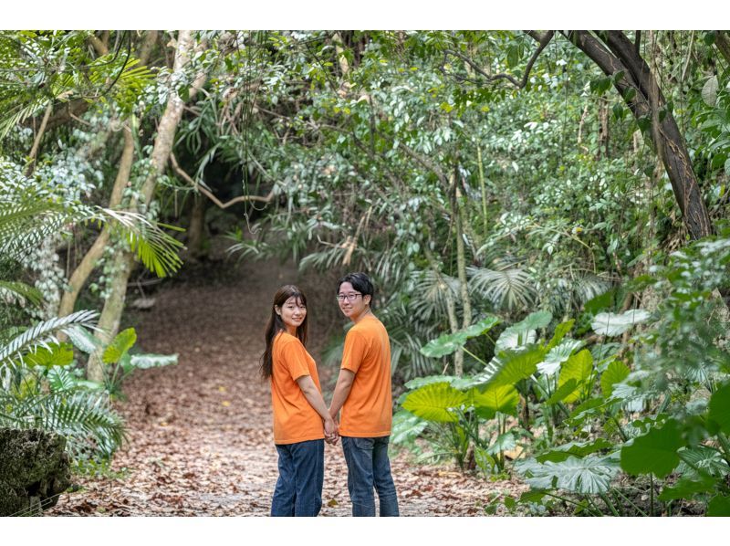 [Okinawa, Miyakojima] Miyakojima Drive Photoshoot for Two - Transportation Included! Lunch Included! Drone Aerial Photography Included! Same-day delivery so you can share your memories from your trip!の紹介画像