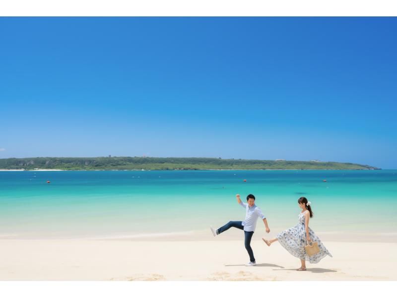 [Okinawa, Miyakojima] Miyakojima Drive Photoshoot for Two - Transportation Included! Lunch Included! Drone Aerial Photography Included! Same-day delivery so you can share your memories from your trip!の紹介画像