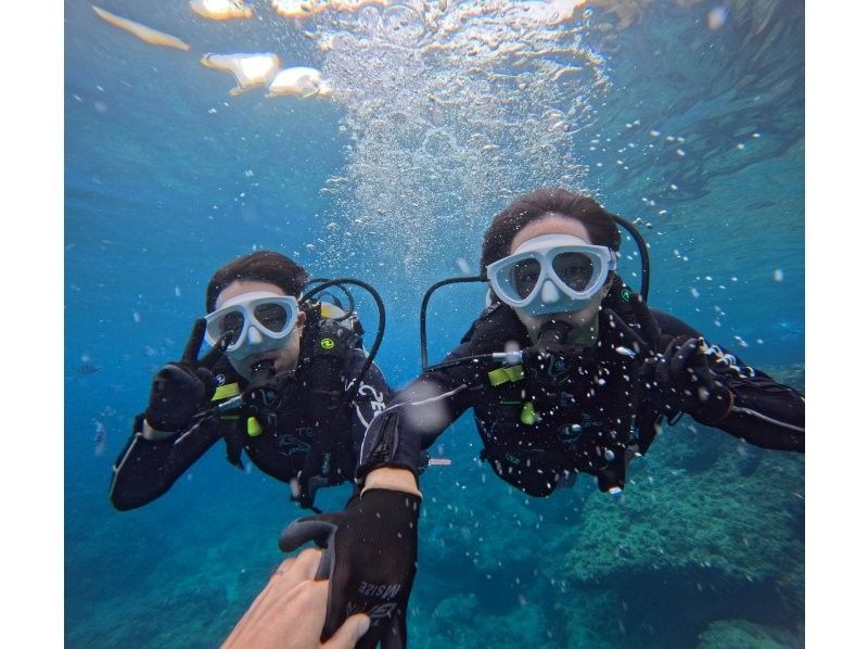 【恩納村】★☆初心者大歓迎☆★12〜45歳限定！追加料金一切なしのダイビング体験プラン！撮影・餌やり・シャワー・ドライヤー全てコミコミ！！の紹介画像