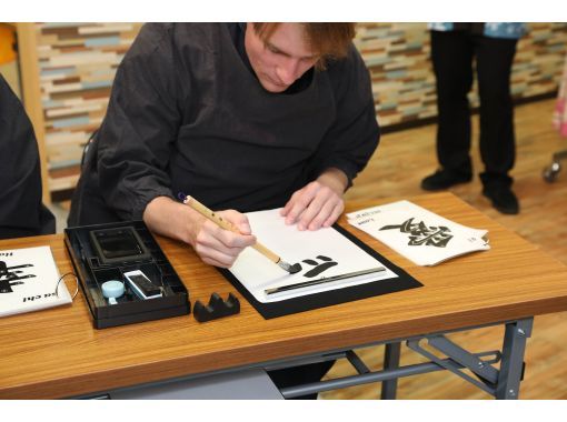 【山梨・富士山/河口湖】書道体験:日本の伝統美を体験できる! 【山梨・富士山/河口湖】書道体験:日本の伝統美を体験できる!