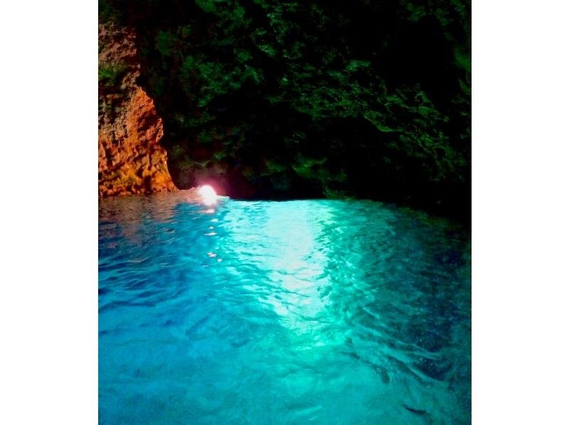 [Okinawa Blue Cave] Private snorkeling tour ★ Photos and videos will be given as gifts on the spot ♪ Private guide tour ♫ Solo, girls, couples, men's trip, snorkelers, beginners ★の紹介画像
