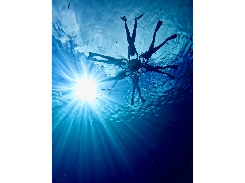 [Okinawa Blue Cave] Private snorkeling tour ★ Photos and videos will be given as gifts on the spot ♪ Private guide tour ♫ Solo, girls, couples, men's trip, snorkelers, beginners ★の紹介画像