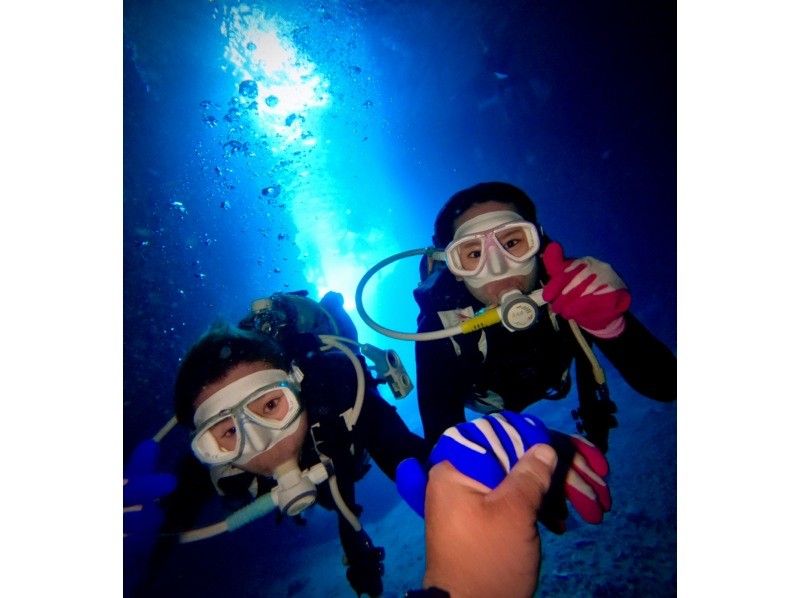沖縄現地ガイドがご案内‼️貸切【青の洞窟シュノーケル】タオルサンダル餌あげGoPro写真動画無料⭐️データはすぐスマホへ❤️思い出バッチリの紹介画像