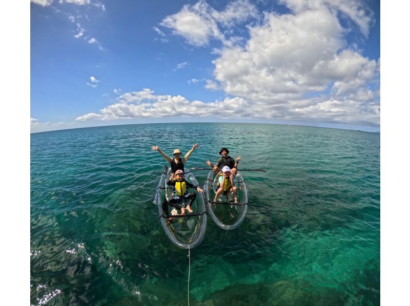 【沖縄／恩納村／クリアカヤック】お子様連れ・ご家族で♪透明のカヤックで沖縄の美しい海を満喫♪カメラ撮影付き♪安心の少人数制♪当日予約OK♪の紹介画像