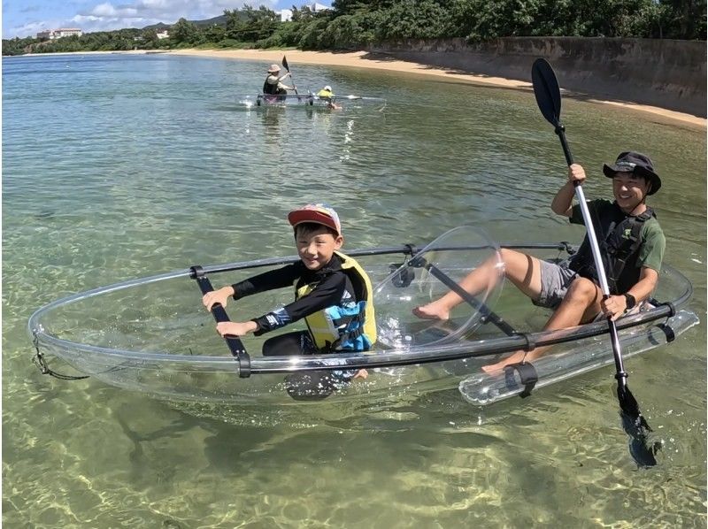 【沖縄／恩納村／クリアカヤック】お子様連れ・ご家族で♪透明のカヤックで沖縄の美しい海を満喫♪カメラ撮影付き♪安心の少人数制♪当日予約OK♪の紹介画像
