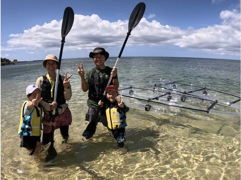 【沖縄／恩納村／クリアカヤック】お子様連れ・ご家族で♪透明のカヤックで沖縄の美しい海を満喫♪カメラ撮影付き♪安心の少人数制♪当日予約OK♪の紹介画像