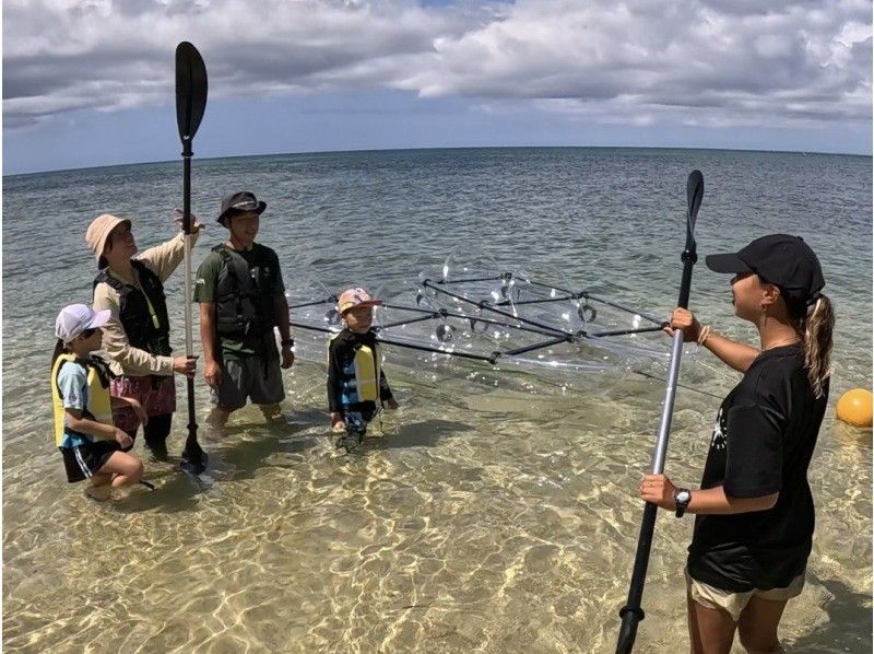 【沖縄／恩納村／クリアカヤック】お子様連れ・ご家族で♪透明のカヤックで沖縄の美しい海を満喫♪カメラ撮影付き♪安心の少人数制♪当日予約OK♪の紹介画像