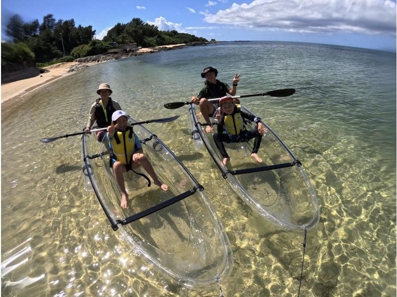 【沖縄／恩納村／クリアカヤック】お子様連れ・ご家族で♪透明のカヤックで沖縄の美しい海を満喫♪カメラ撮影付き♪安心の少人数制♪当日予約OK♪の紹介画像
