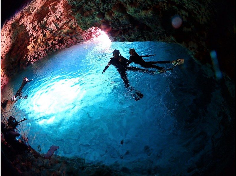 【沖縄／恩納村／青の洞窟／シュノーケリング／クリアカヤック】お得なセット♪カメラ撮影付き♪安心の少人数制♪当日予約OK♪の紹介画像