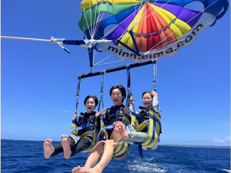 沖縄・水納島【Bプラン◆パラセーリング＆日帰り海水浴】水納島往復乗船券＆ランチ＆パラソル1本＆写真無料ダウンロード付き！！の紹介画像