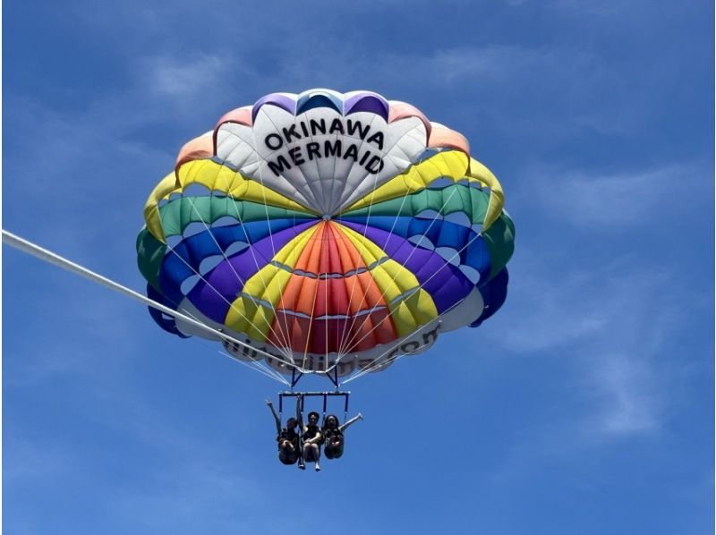 沖縄・水納島【Bプラン◆パラセーリング＆日帰り海水浴】水納島往復乗船券＆ランチ＆パラソル1本＆写真無料ダウンロード付き！！の紹介画像