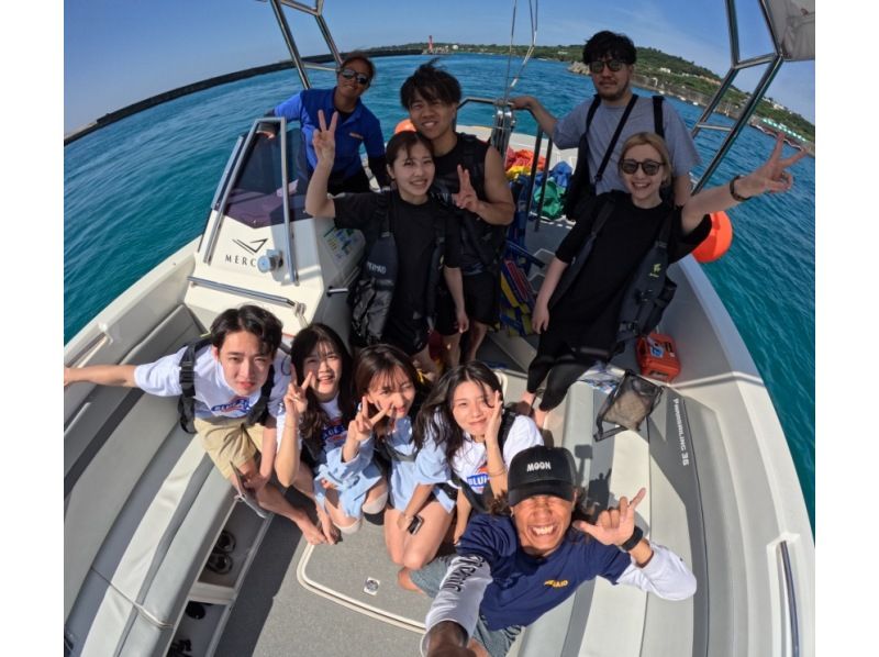 沖縄・水納島【Bプラン◆パラセーリング＆日帰り海水浴】水納島往復乗船券＆ランチ＆パラソル1本＆写真無料ダウンロード付き！！の紹介画像