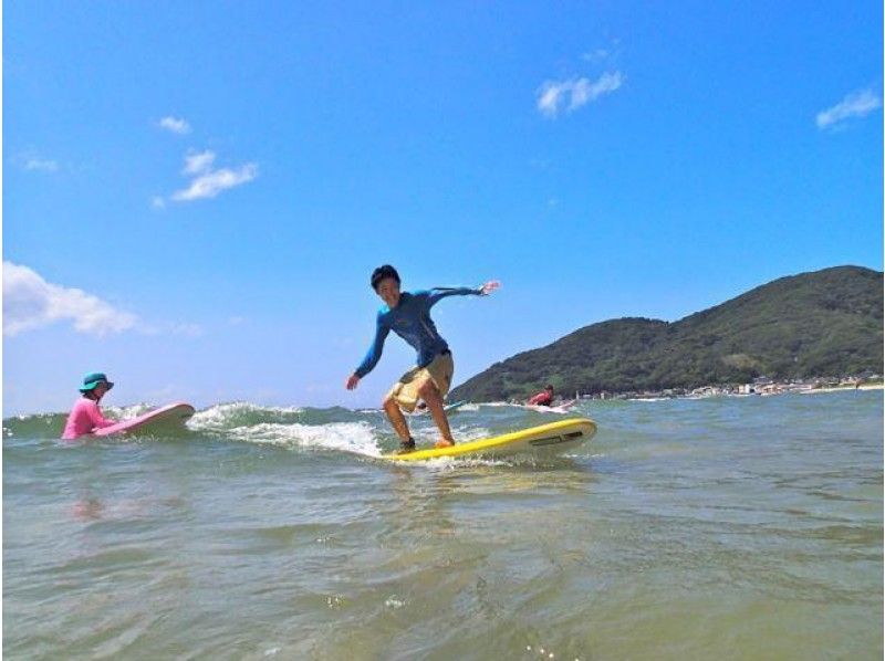 From children to adult , is a surfing experience where beginners can learn happily?