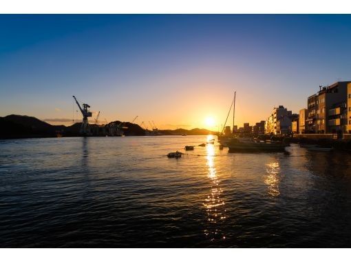 【尾道/夕暮 40分】暮れなずむ風景に見惚れるトワイライトクルーズ<日入時刻50分前出航> 【尾道/夕暮 40分】暮れなずむ風景に見惚れるトワイライトクルーズ<日入時刻50分前出航>