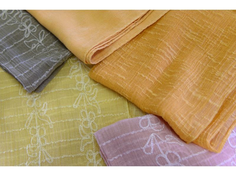 【秋田県・横手市】増田特産りんごの枝葉を使ったりんご染めでシルクのストールの染め物体験の紹介画像